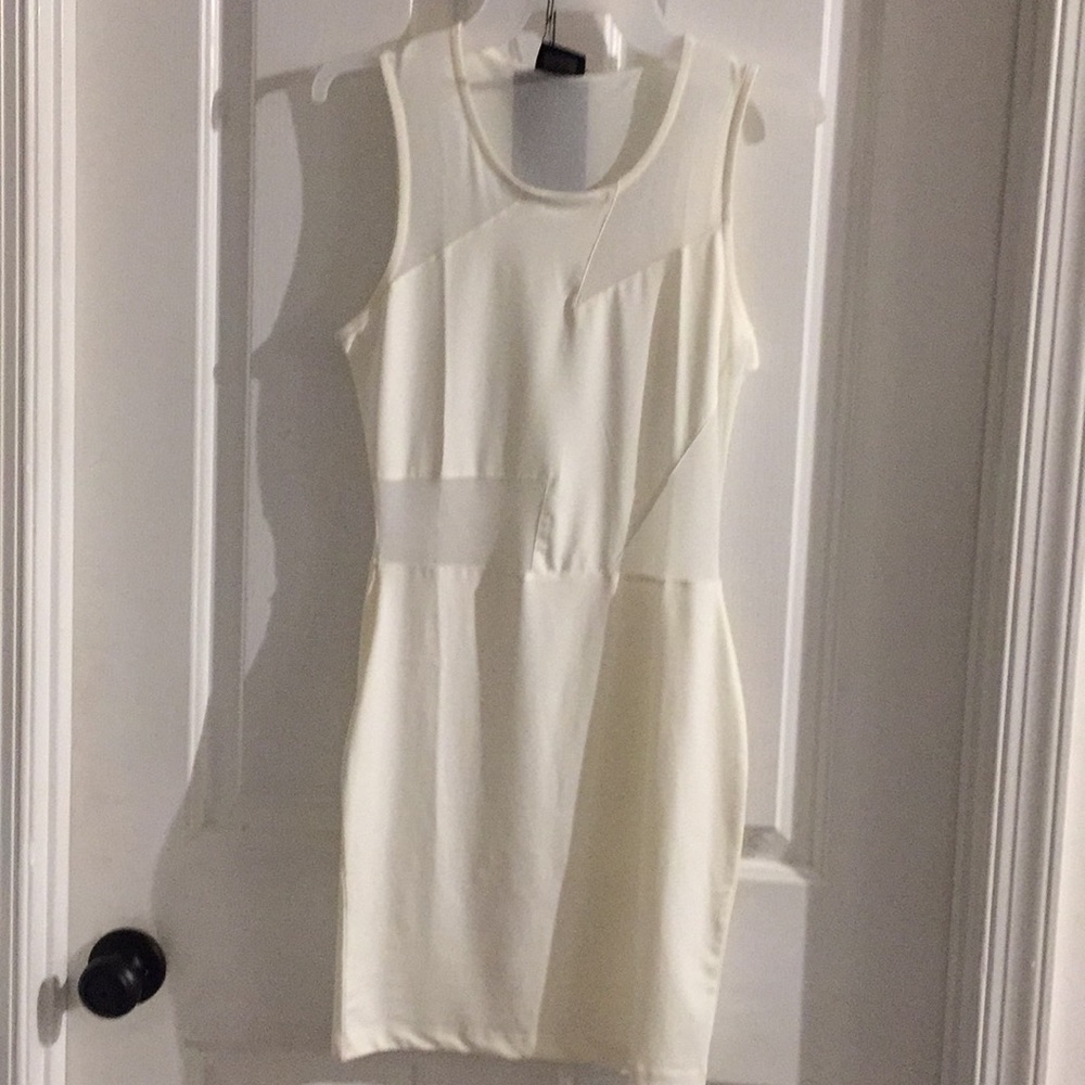 Winter White Sexy Dress 🎉HP🎉